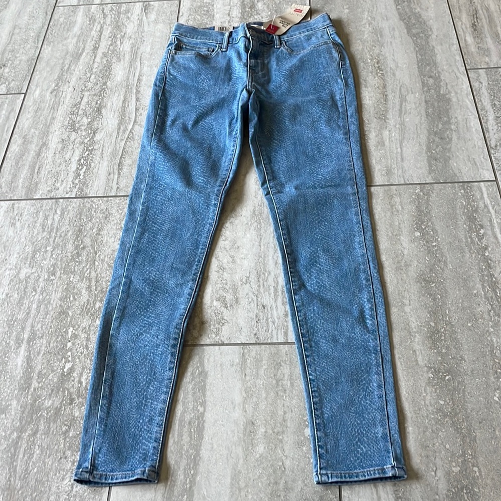 Levi’s Strauss & Co.,size 6(M)28(W)30(L)blue,super skinny,mid rise for women